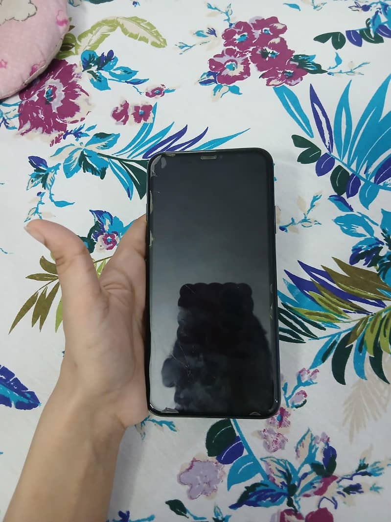 Apple iPhone 11 Pro Max 2