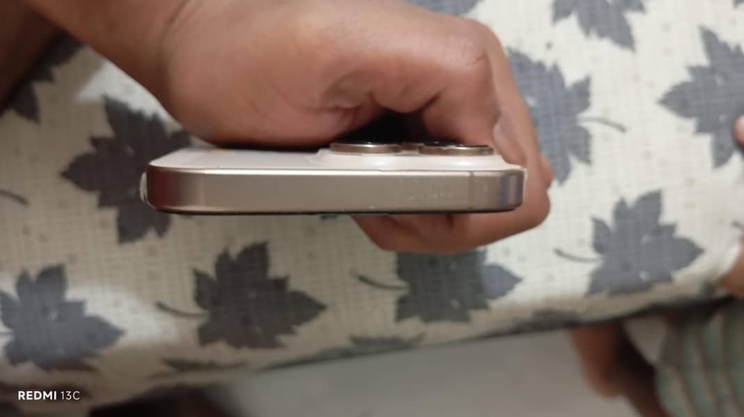 Apple iPhone 16 Pro Max 1