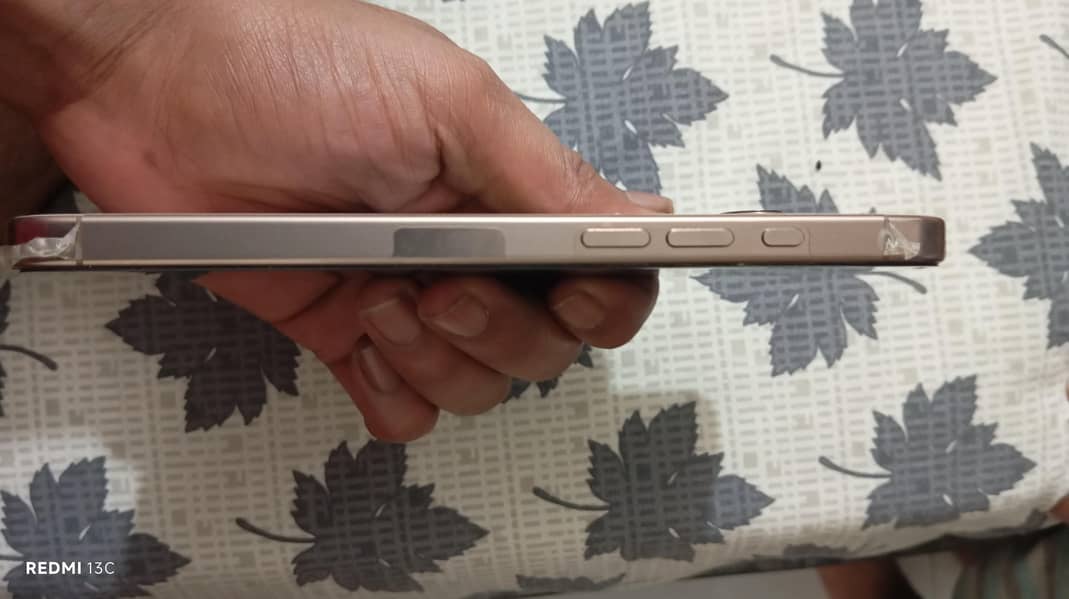 Apple iPhone 16 Pro Max 2