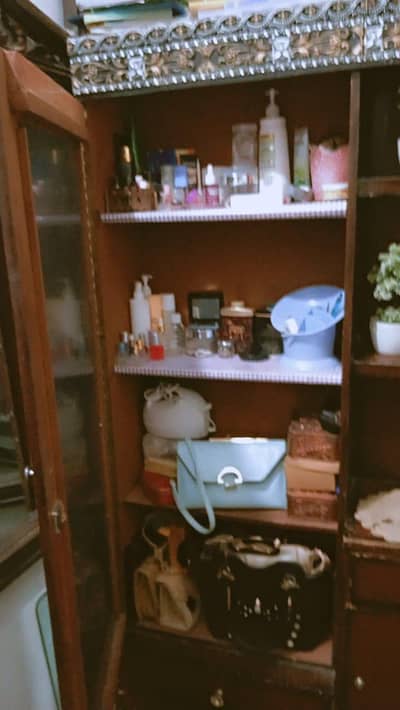 Showcase and 2 Beds for sale