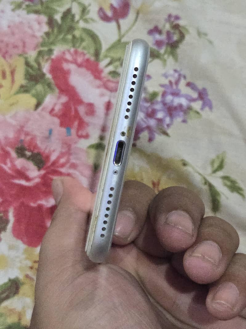 Apple iPhone 8 Plus 3
