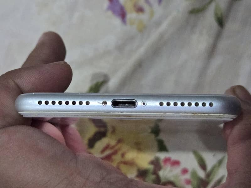 Apple iPhone 8 Plus 4