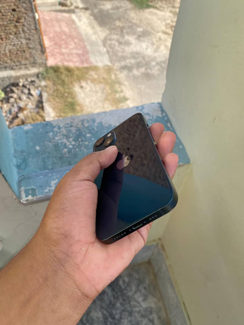 Apple iPhone 13 3