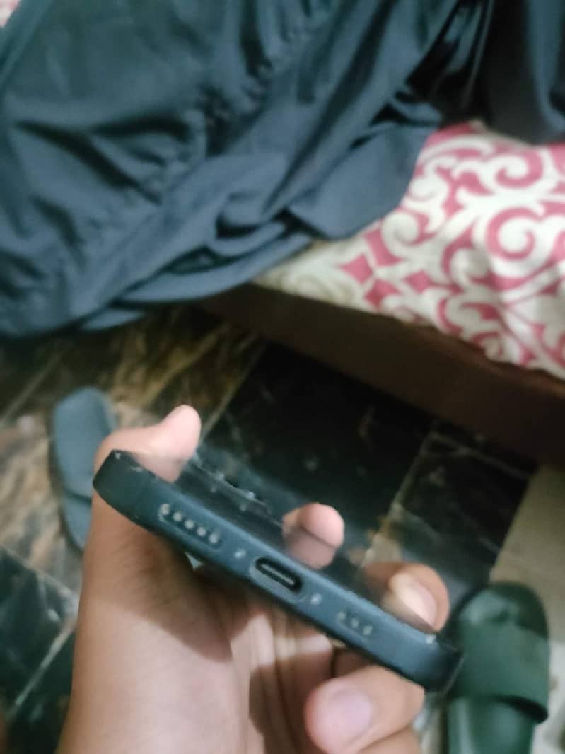 Apple iPhone 15 4