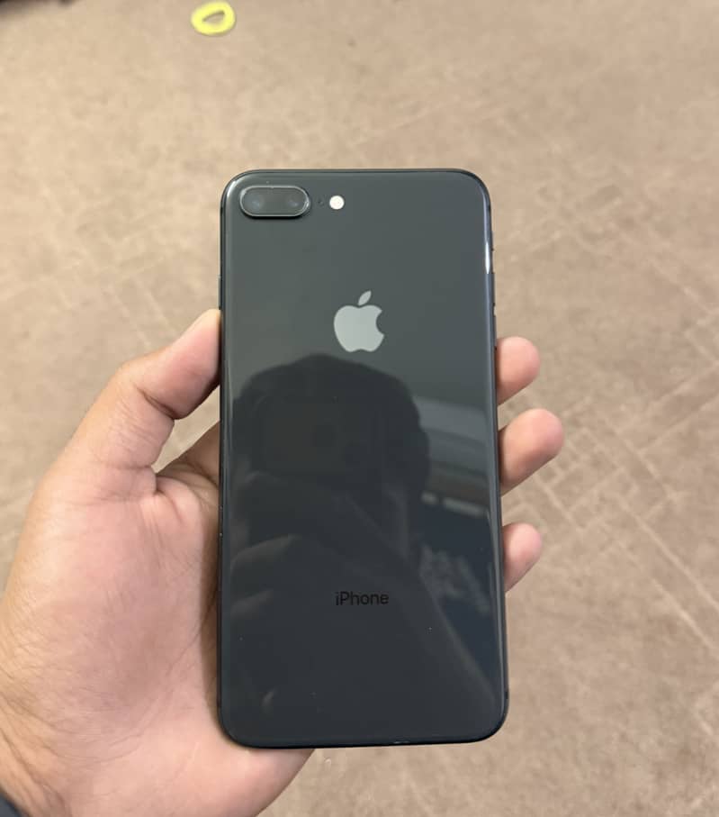 Apple iPhone 8 Plus 1
