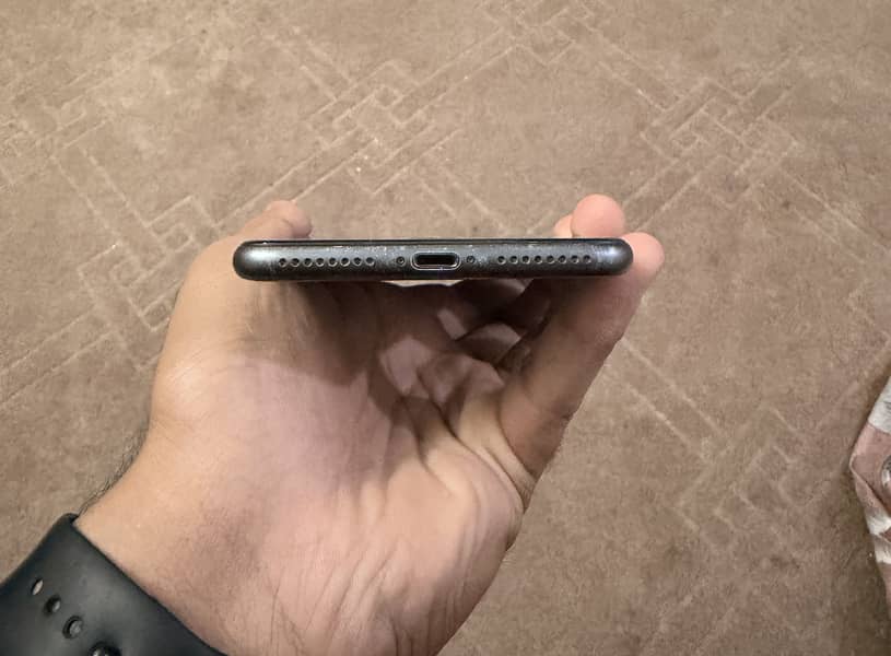 Apple iPhone 8 Plus 3