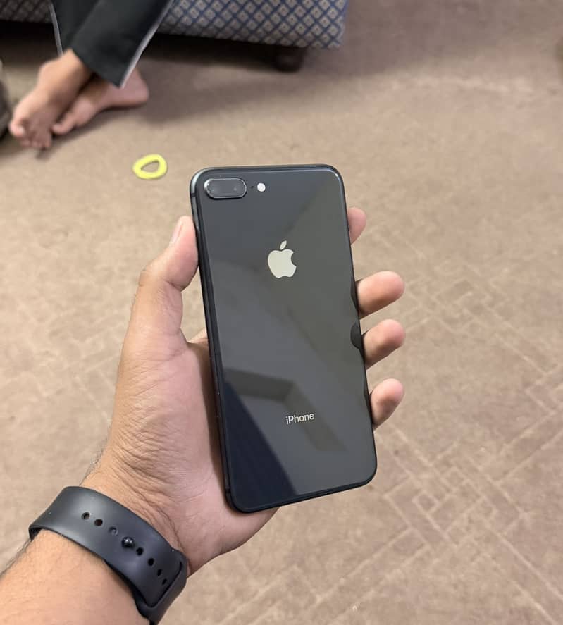 Apple iPhone 8 Plus 4