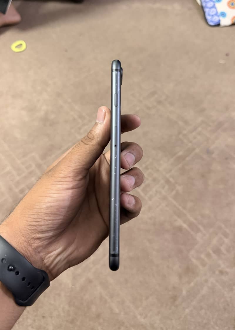 Apple iPhone 8 Plus 5