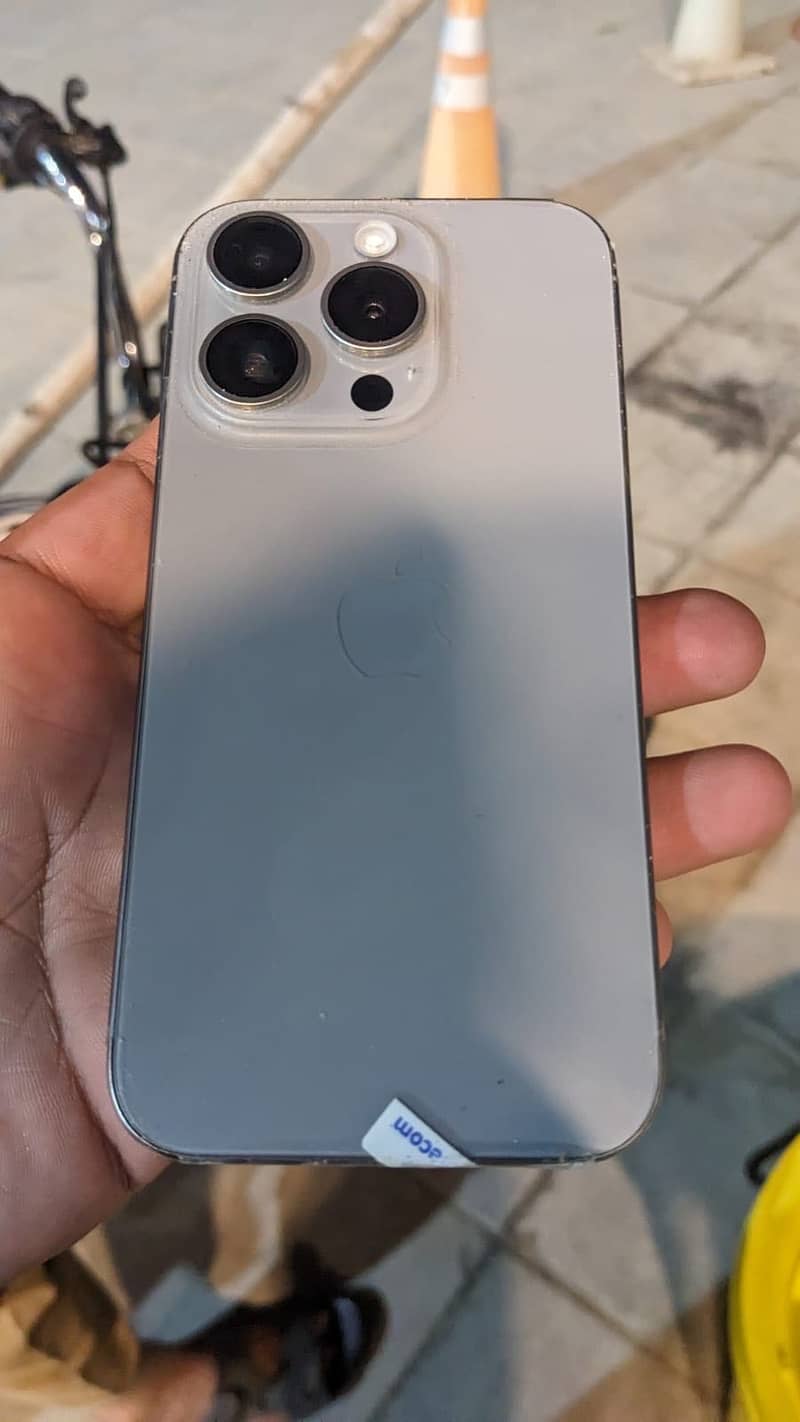 Apple iPhone 15 Pro 4