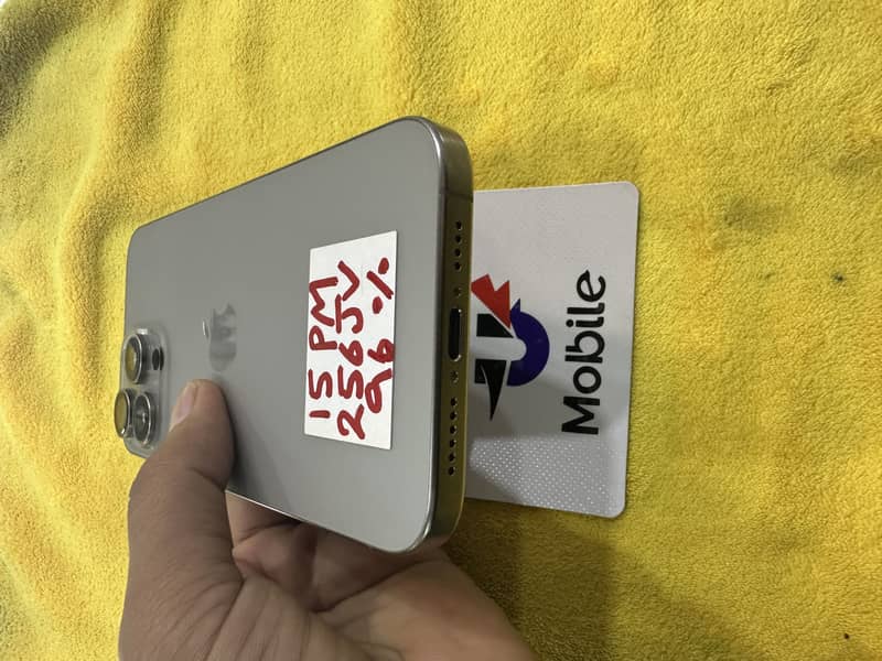iPhone 15 pro max 2