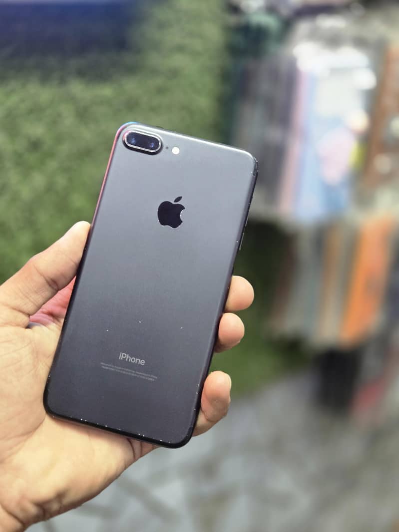 Apple iPhone 7 Plus 0