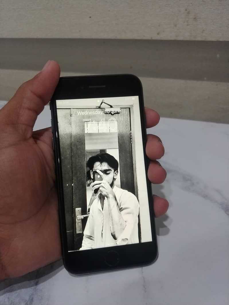 Apple iPhone 8 1