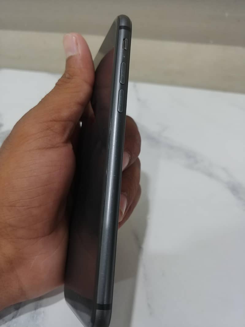 Apple iPhone 8 3