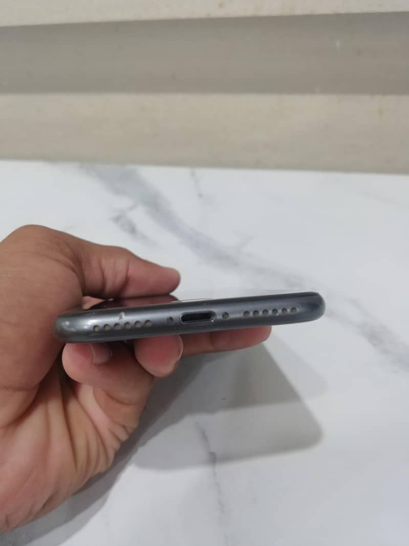 Apple iPhone 8 5