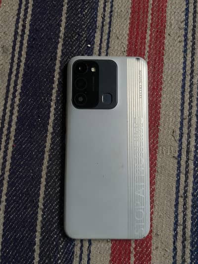 Tecno Spark 8C