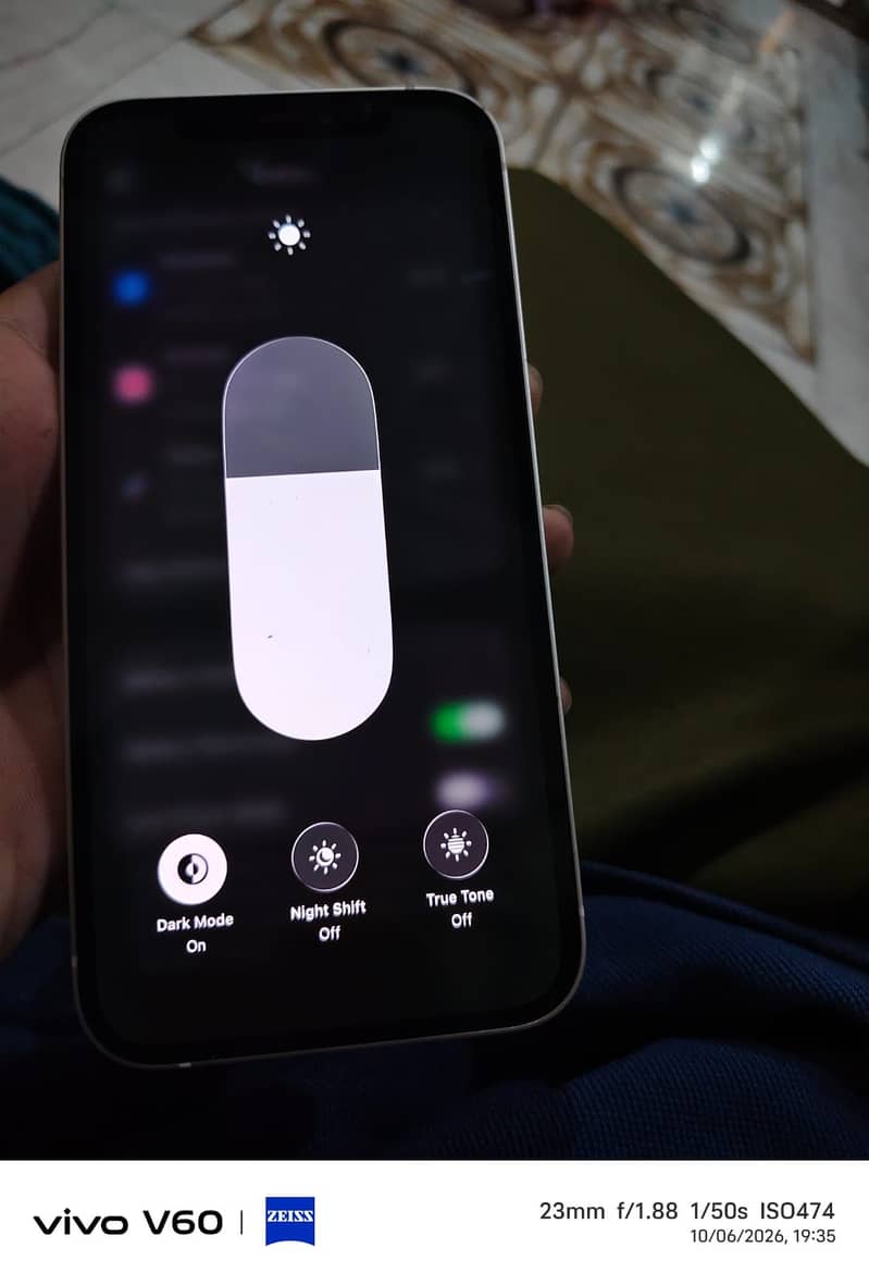 Apple iPhone 12 4