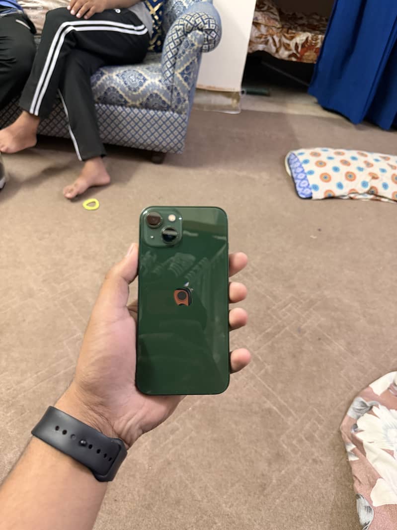Apple iPhone 13 4