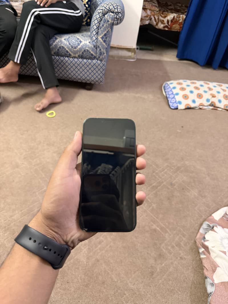 Apple iPhone 13 6