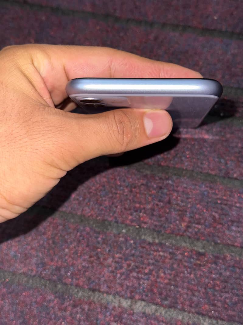 Apple iPhone 11 3