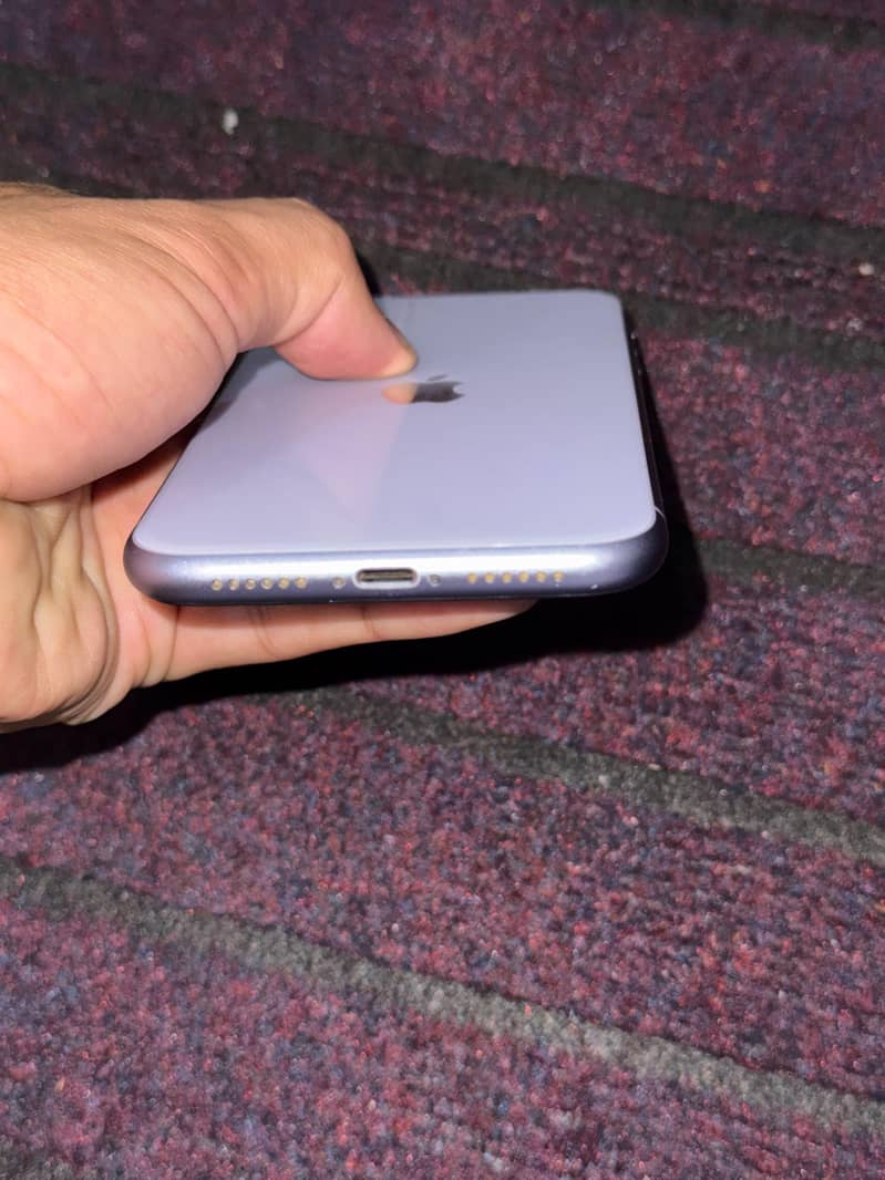 Apple iPhone 11 4