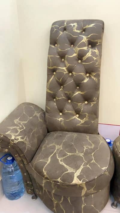 2 sofas with table