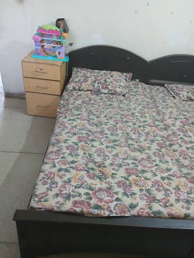 2 single beds with mattresses  available for sale