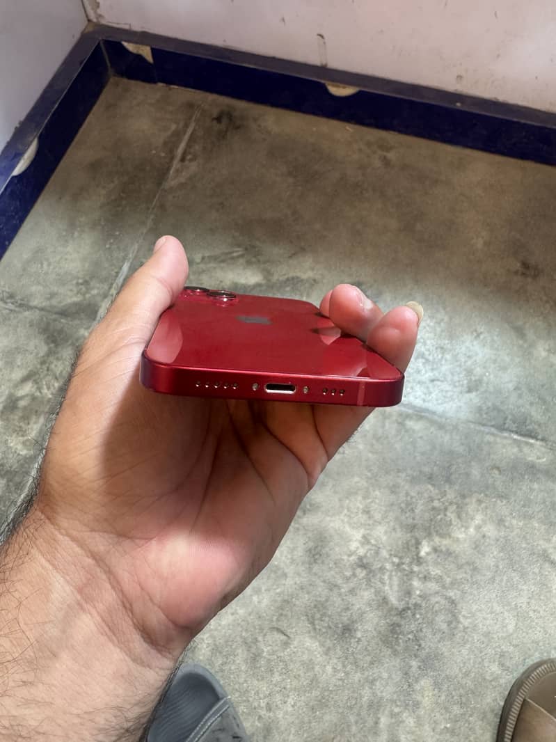 Apple iPhone 13 4