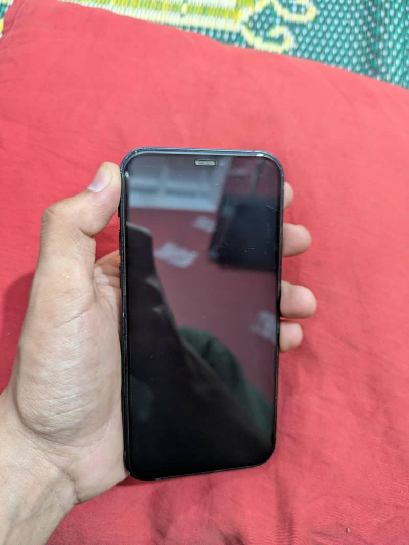 Apple iPhone 12 4