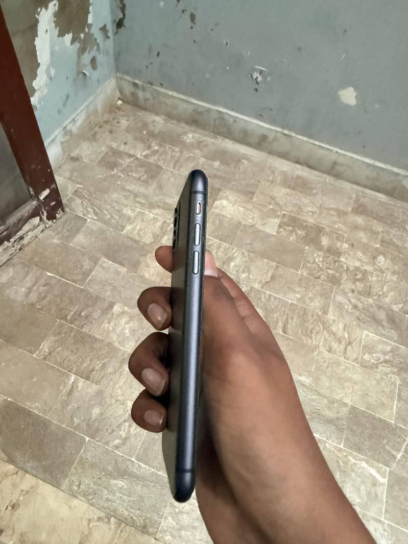Apple iPhone 11 3