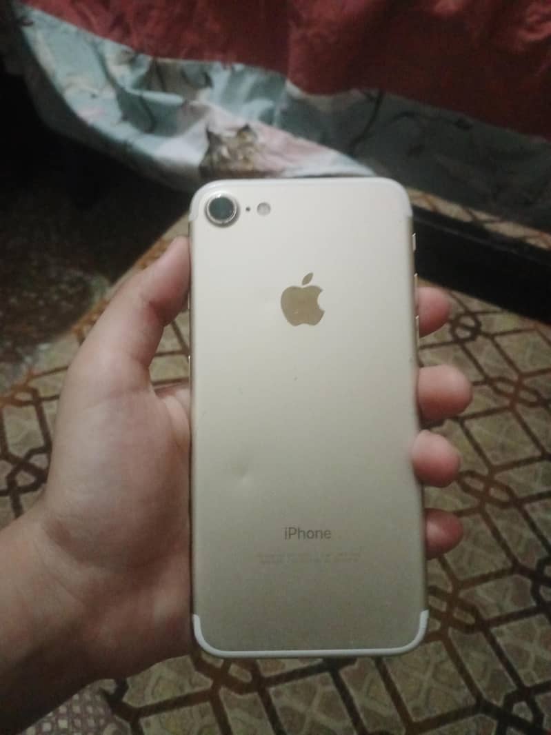 Apple iPhone 7 0