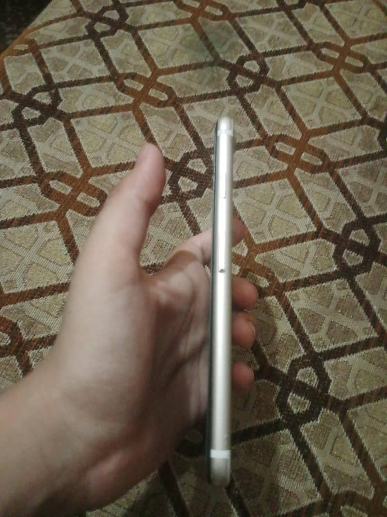 Apple iPhone 7 1