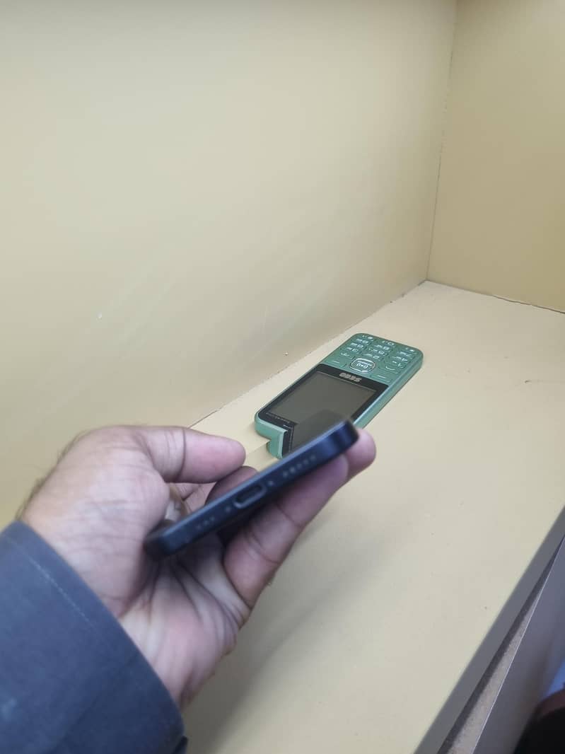 Apple iPhone 15 4