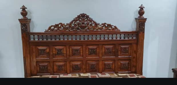ANTIQUE WOODEN FURNITURE WITH BED+ WARDROBE+DRESSING TABLE