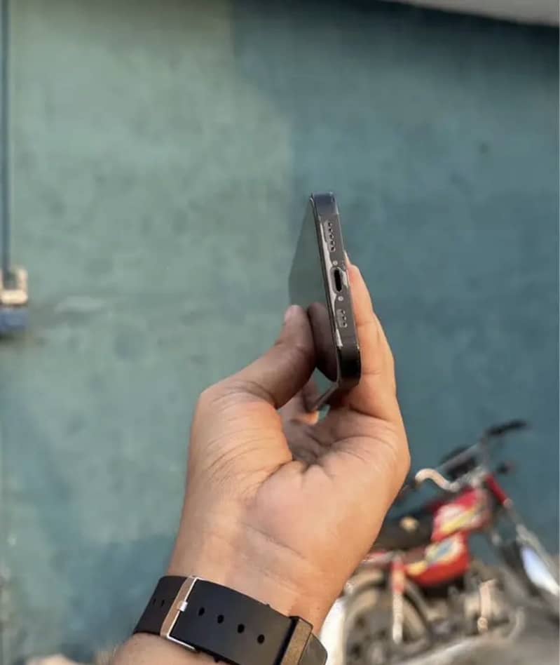 Apple iPhone 14 Pro 0