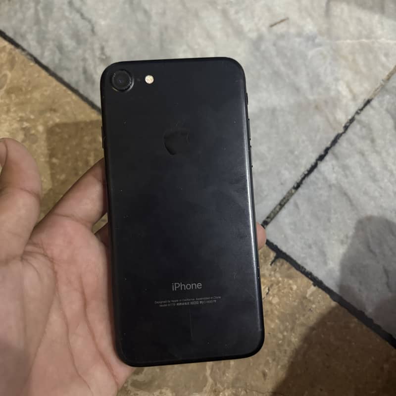 Apple iPhone 7 2