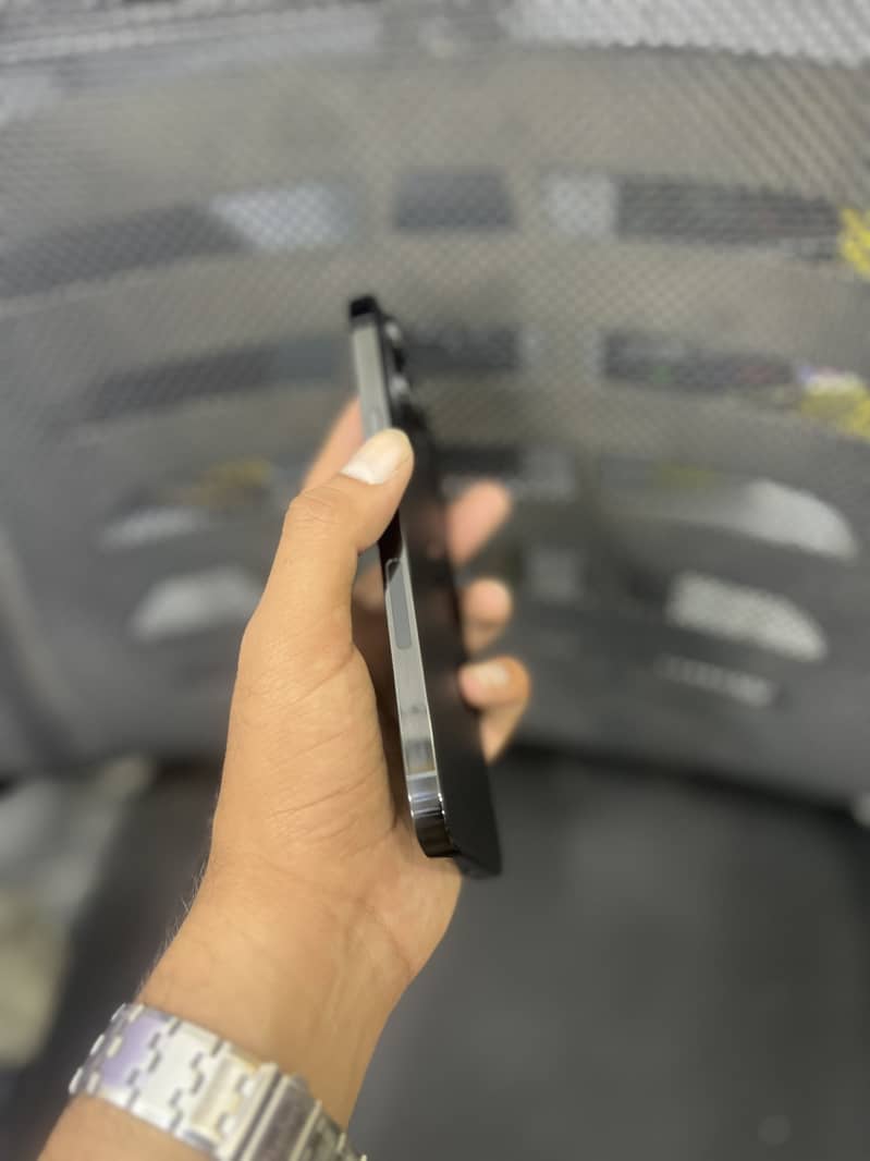14 Pro Max 0