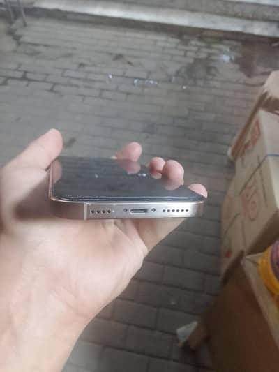 Apple iPhone XR converted in 16 pro