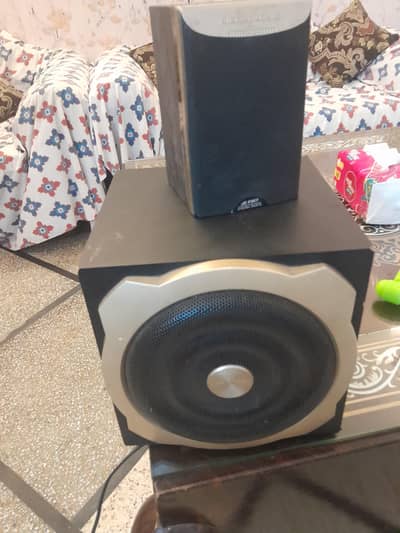 baser and 2 speakers