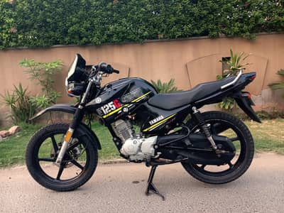 Yamaha YBR G 2021 model first owner both tyres new installed