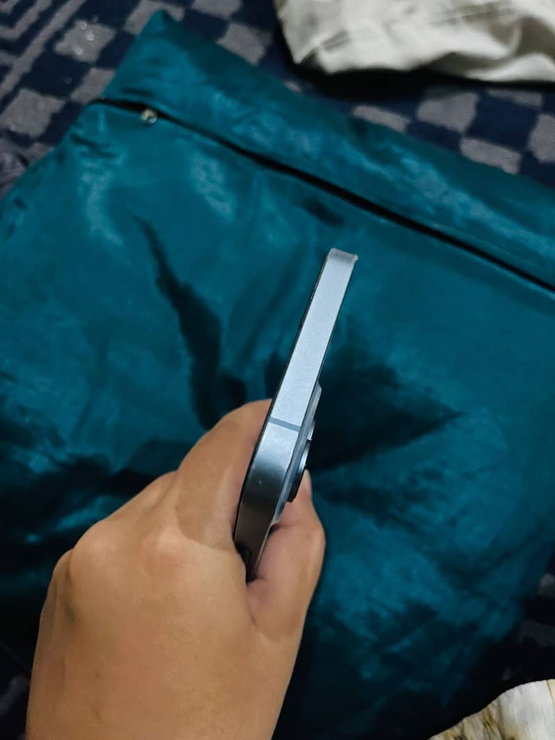 Apple iPhone 14 plus 3