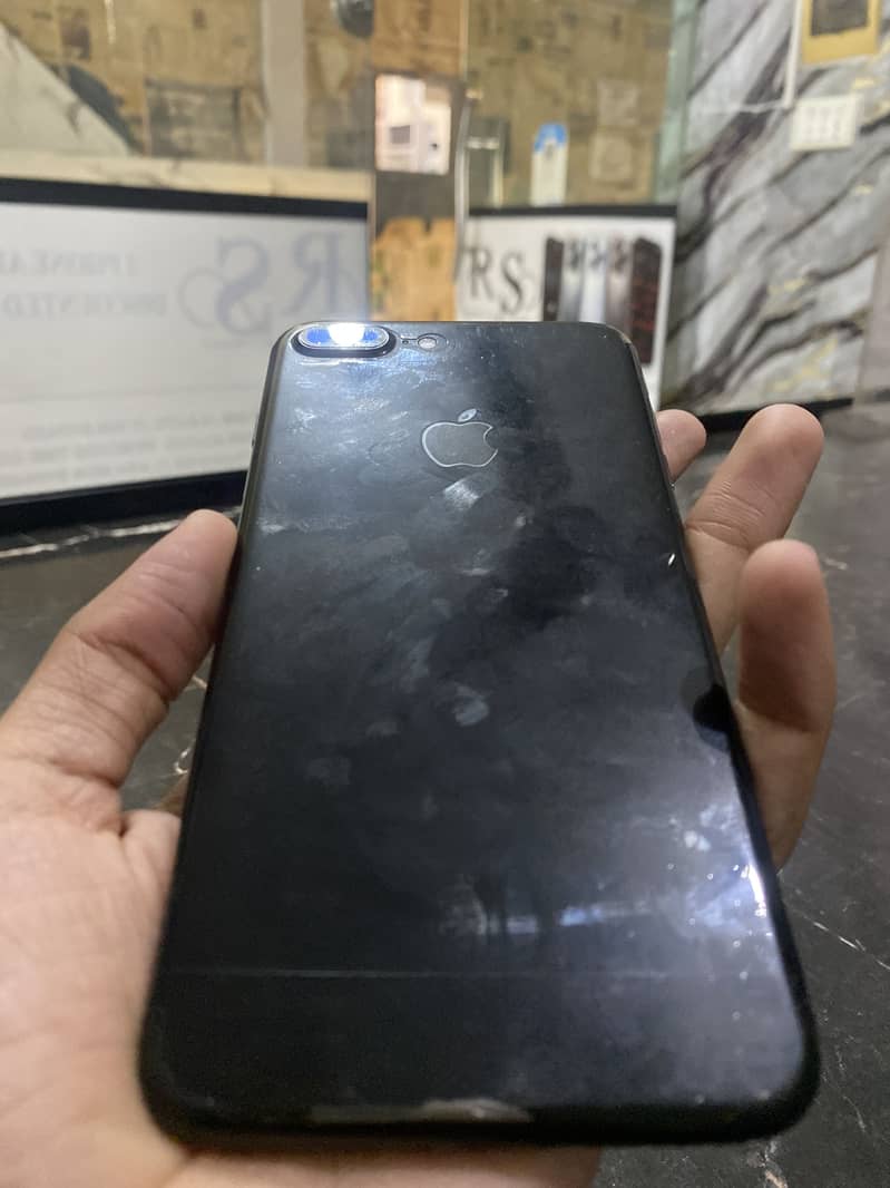 Apple iPhone 7 Plus 0