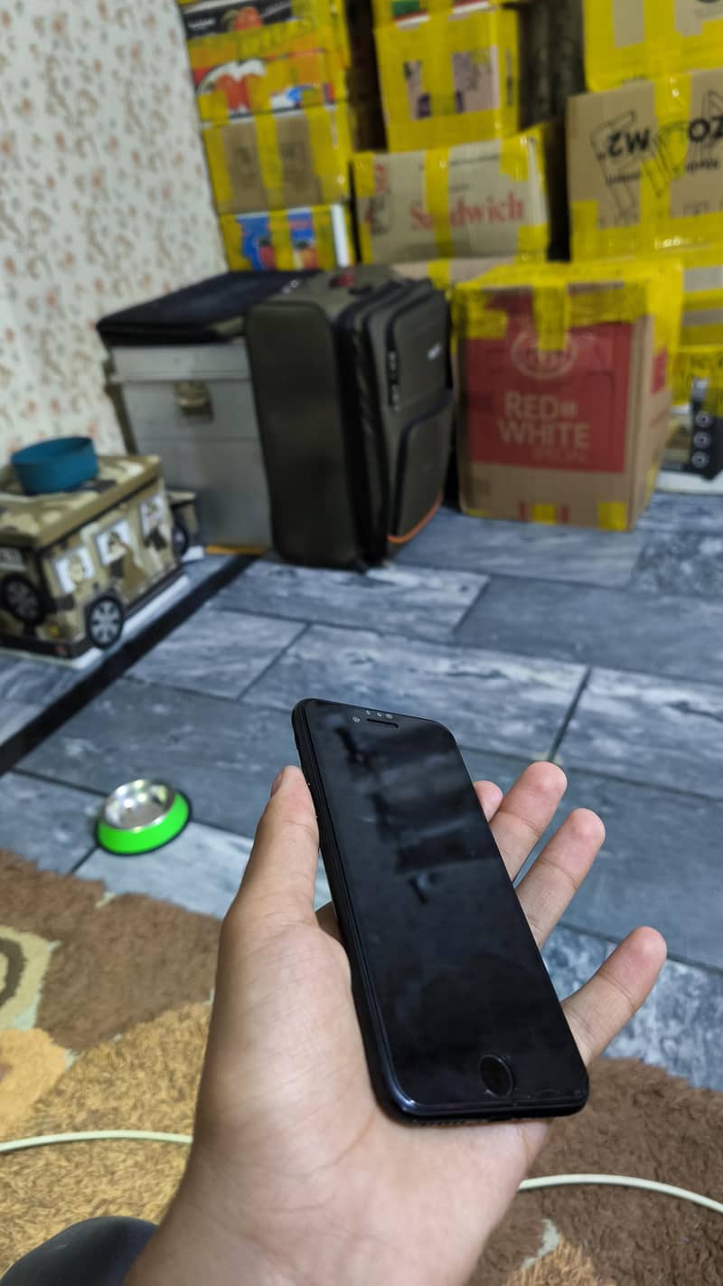 Apple iPhone 7 0