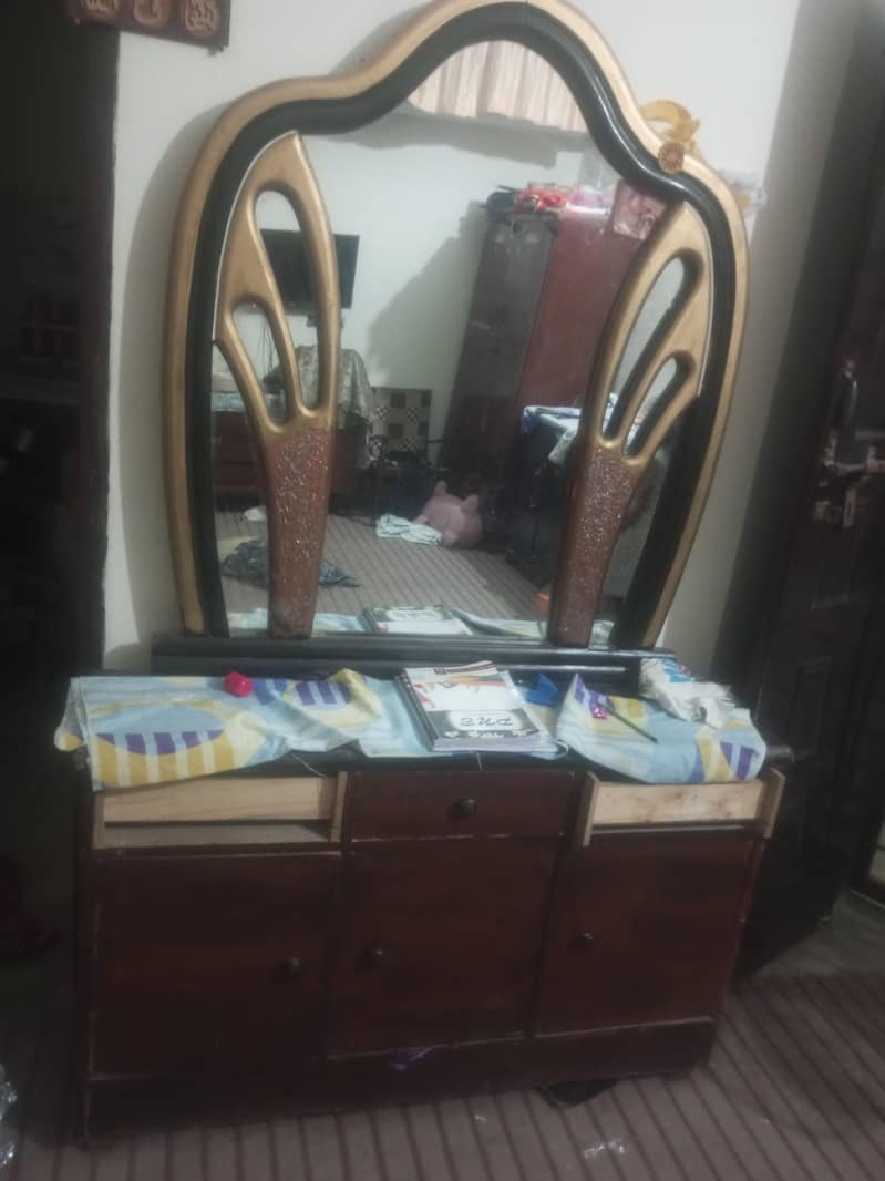 show case and dressing table 3