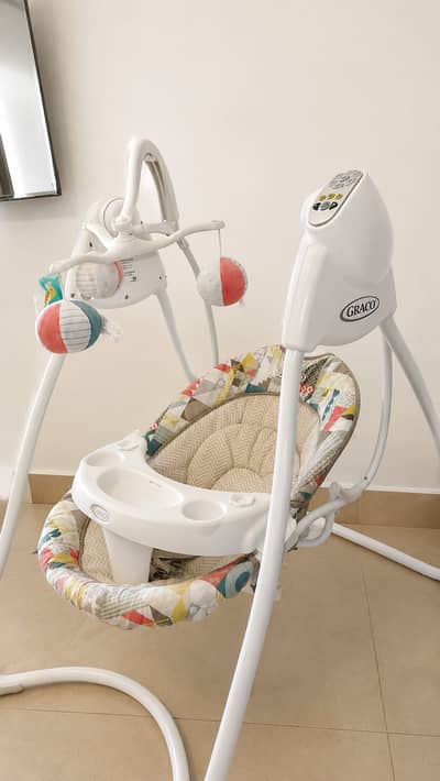 Automatic baby swing