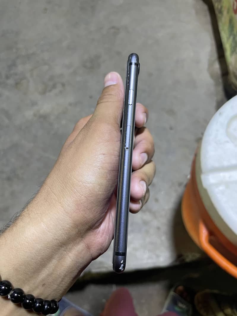 Apple iPhone 8 1