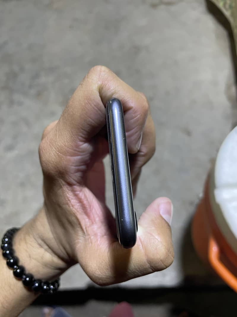 Apple iPhone 8 3