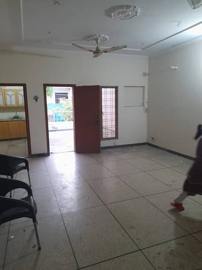 10 Marla Upper Portion for Rent near Wahdat Road Mustafa Town