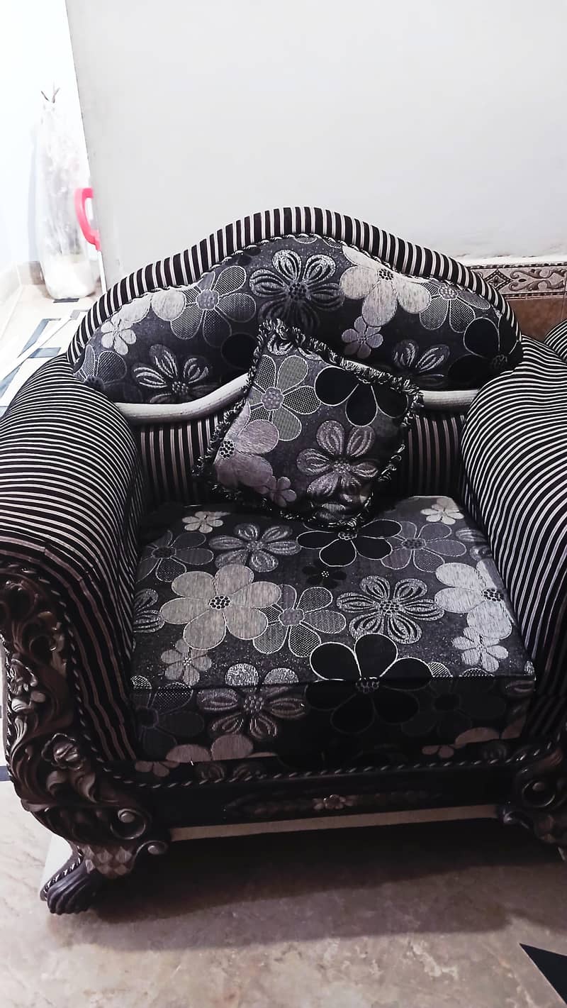 Sofa. 3