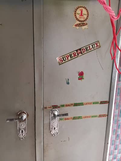 Super Deluxe Almari