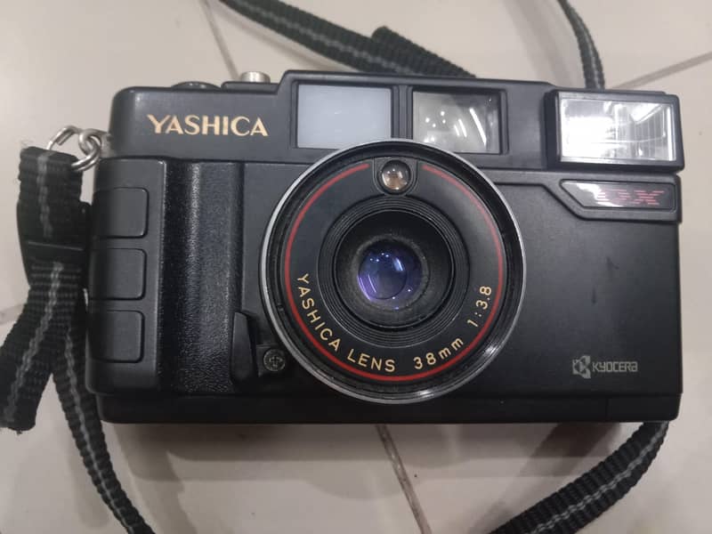 Yashika MF-2 Camera 0